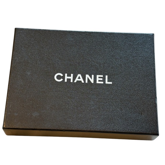 Chanel White Leather Wallet - Picture 14 of 16